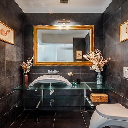 The Boutique Houses - Iconic Suite In Galleria Duomo With Private Parking Милан Экстерьер фото