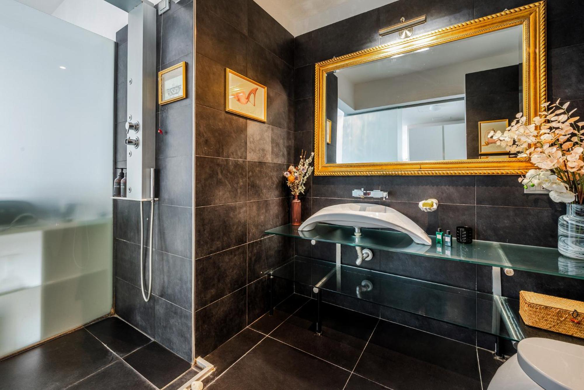 The Boutique Houses - Iconic Suite In Galleria Duomo With Private Parking Милан Экстерьер фото