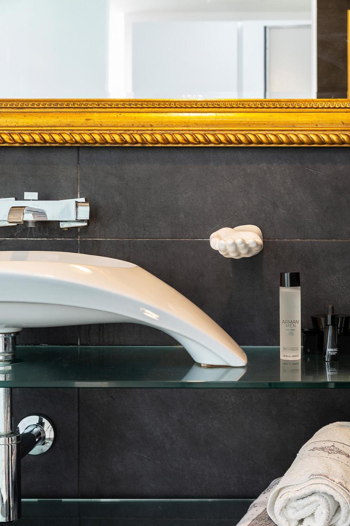 The Boutique Houses - Iconic Suite In Galleria Duomo With Private Parking Милан Экстерьер фото